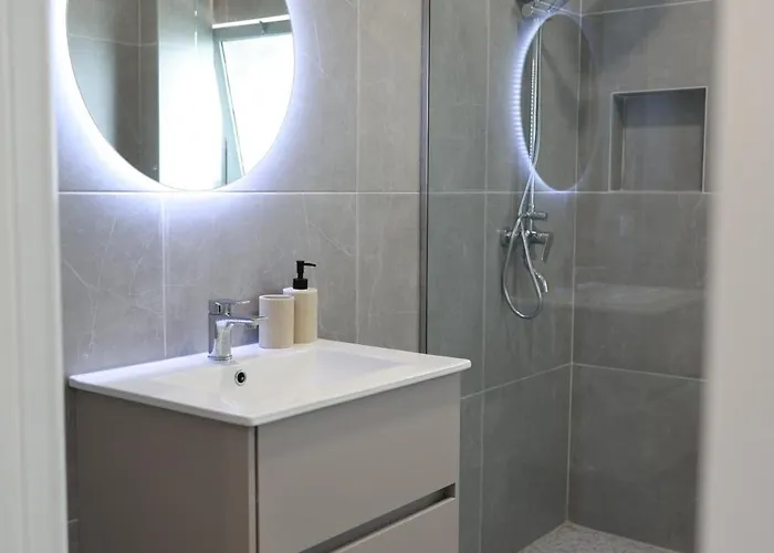 Apartment Palm Vista Retreat Durrës